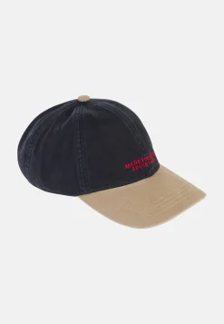 Cap mit verstellbarem Riemen