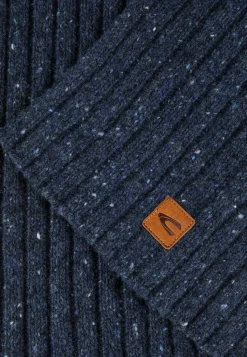 Dicker Strickschal aus einem Wollmix