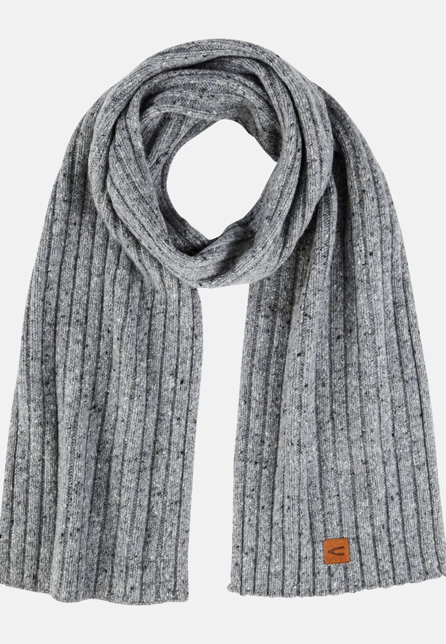 Dicker Strickschal aus einem Wollmix