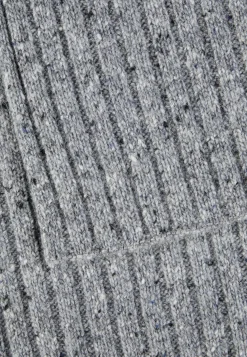 Dicker Strickschal aus einem Wollmix