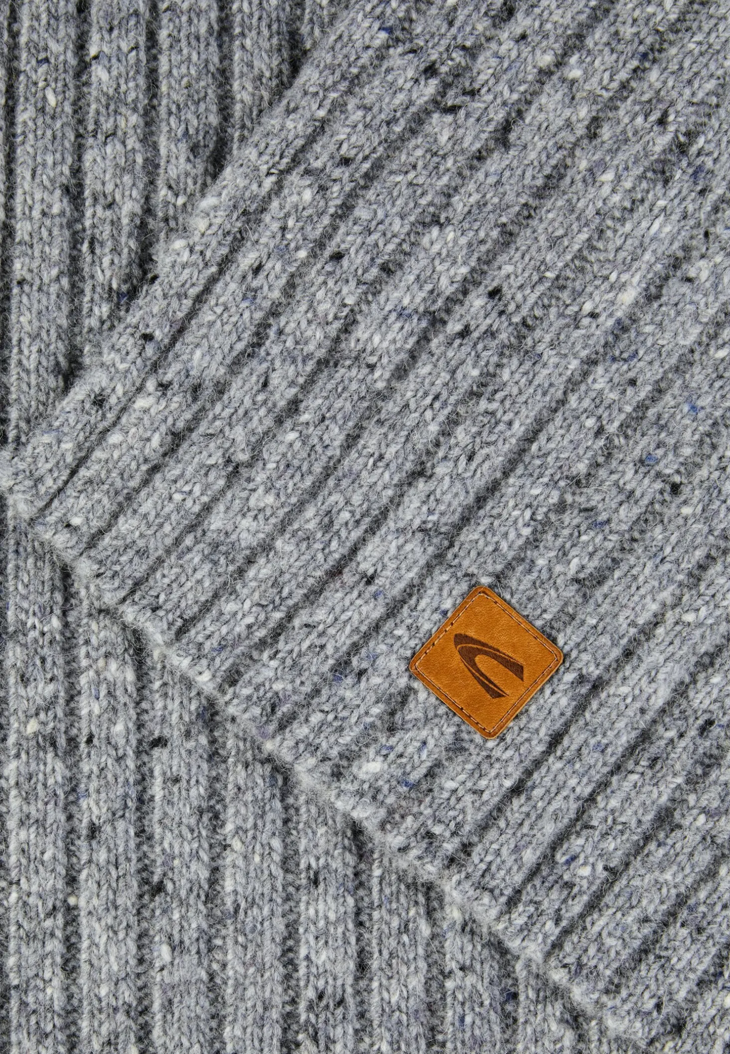 Dicker Strickschal aus einem Wollmix