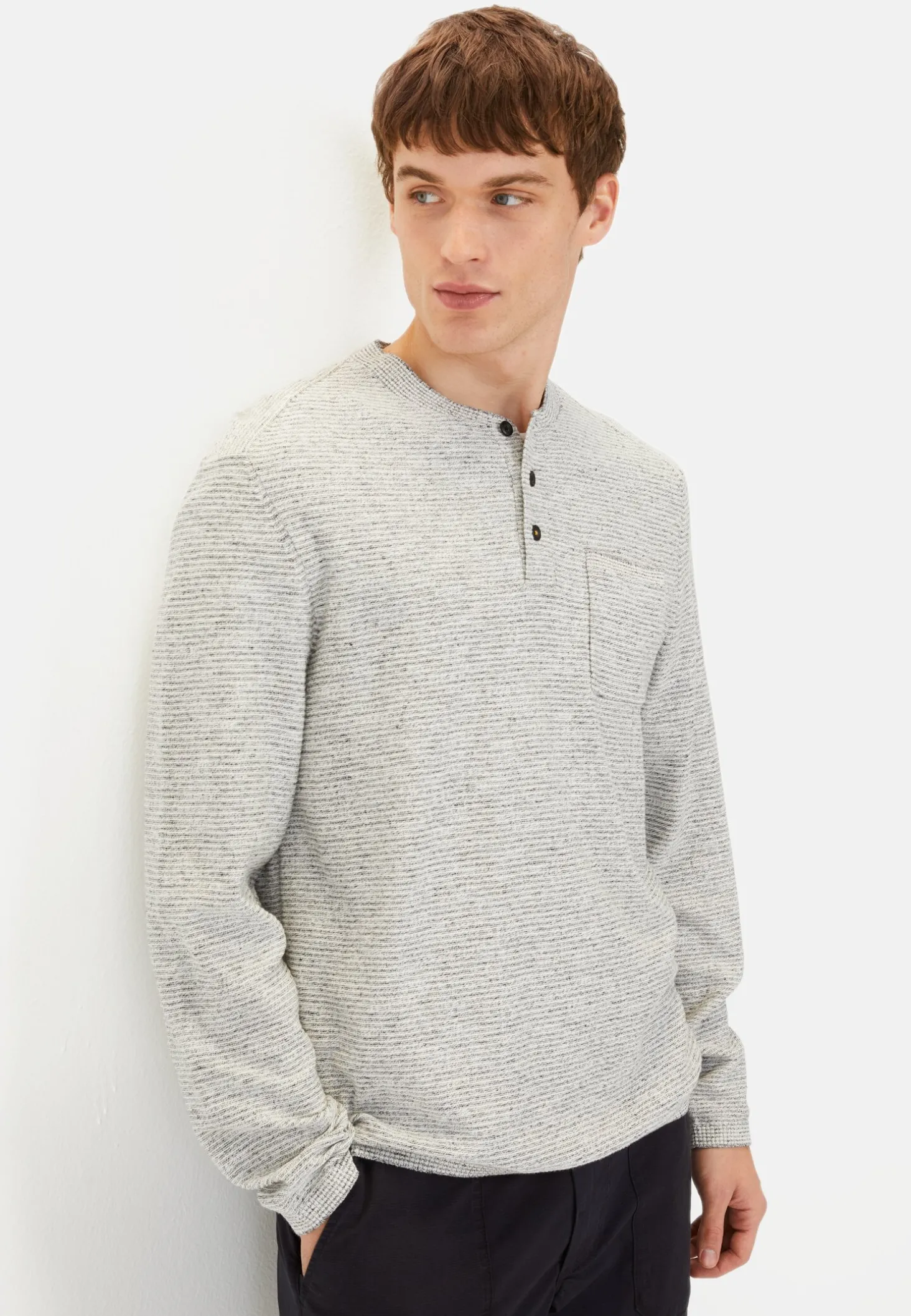 Henley Langarmshirt aus einem Baumwollmix
