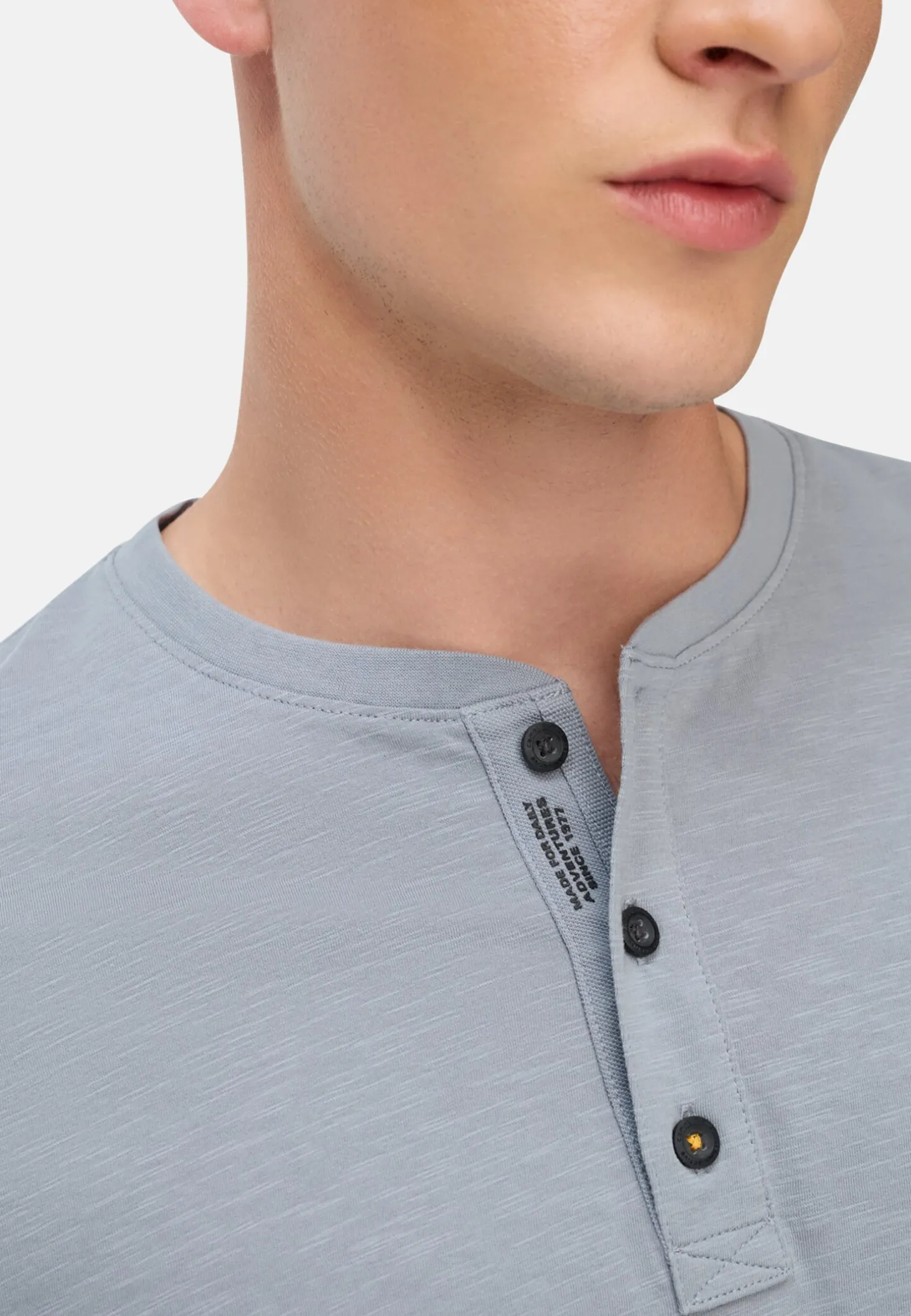 Henley Shirt aus reiner Baumwolle