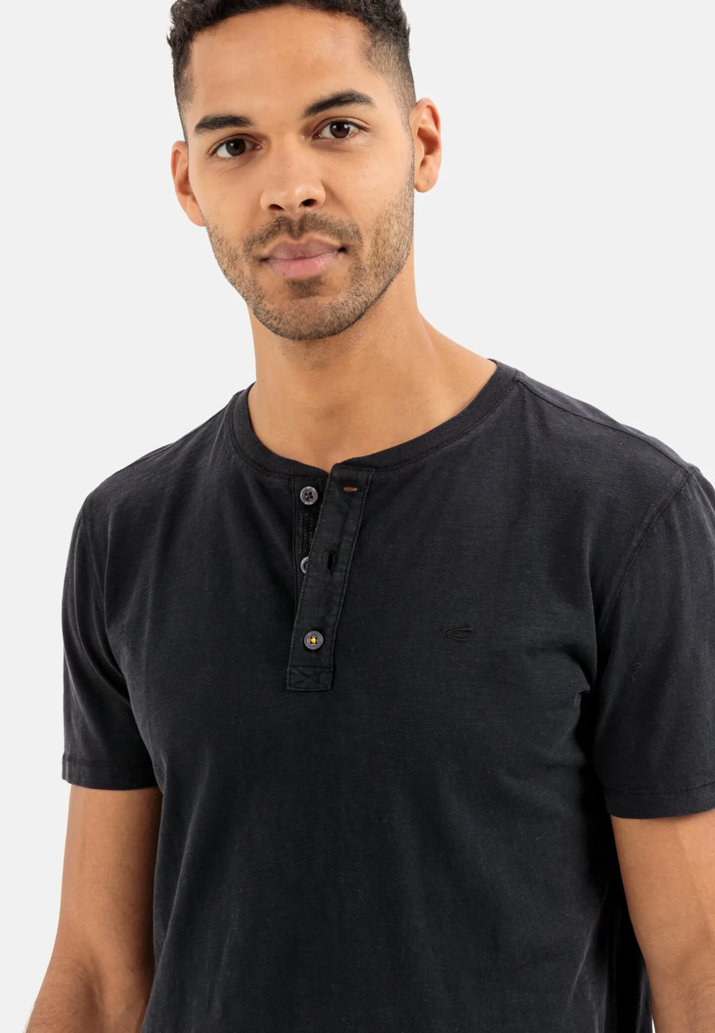 Henley Shirt mit kurzem Arm aus reiner Baumwolle