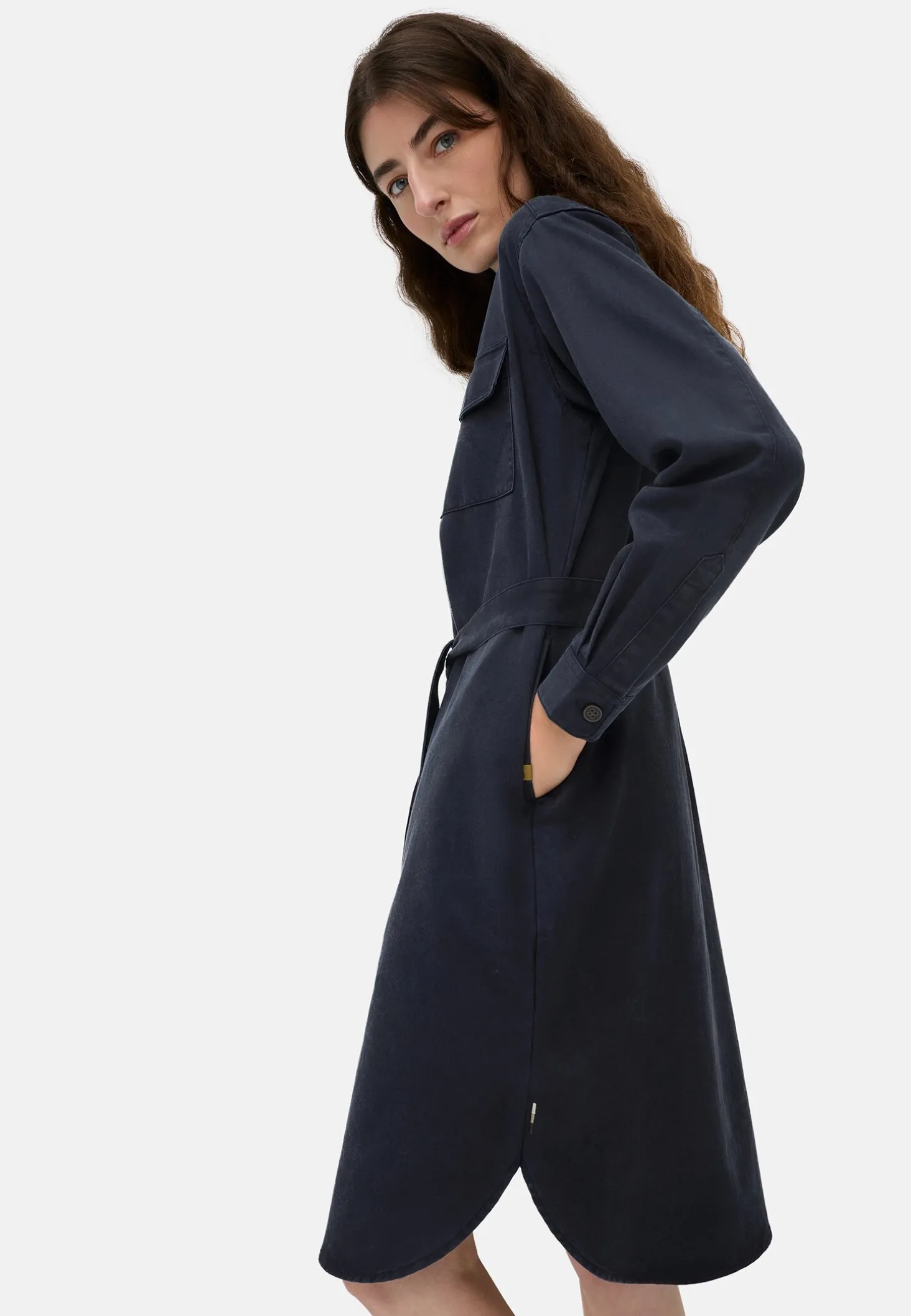 Kleid mit Taillengürtel