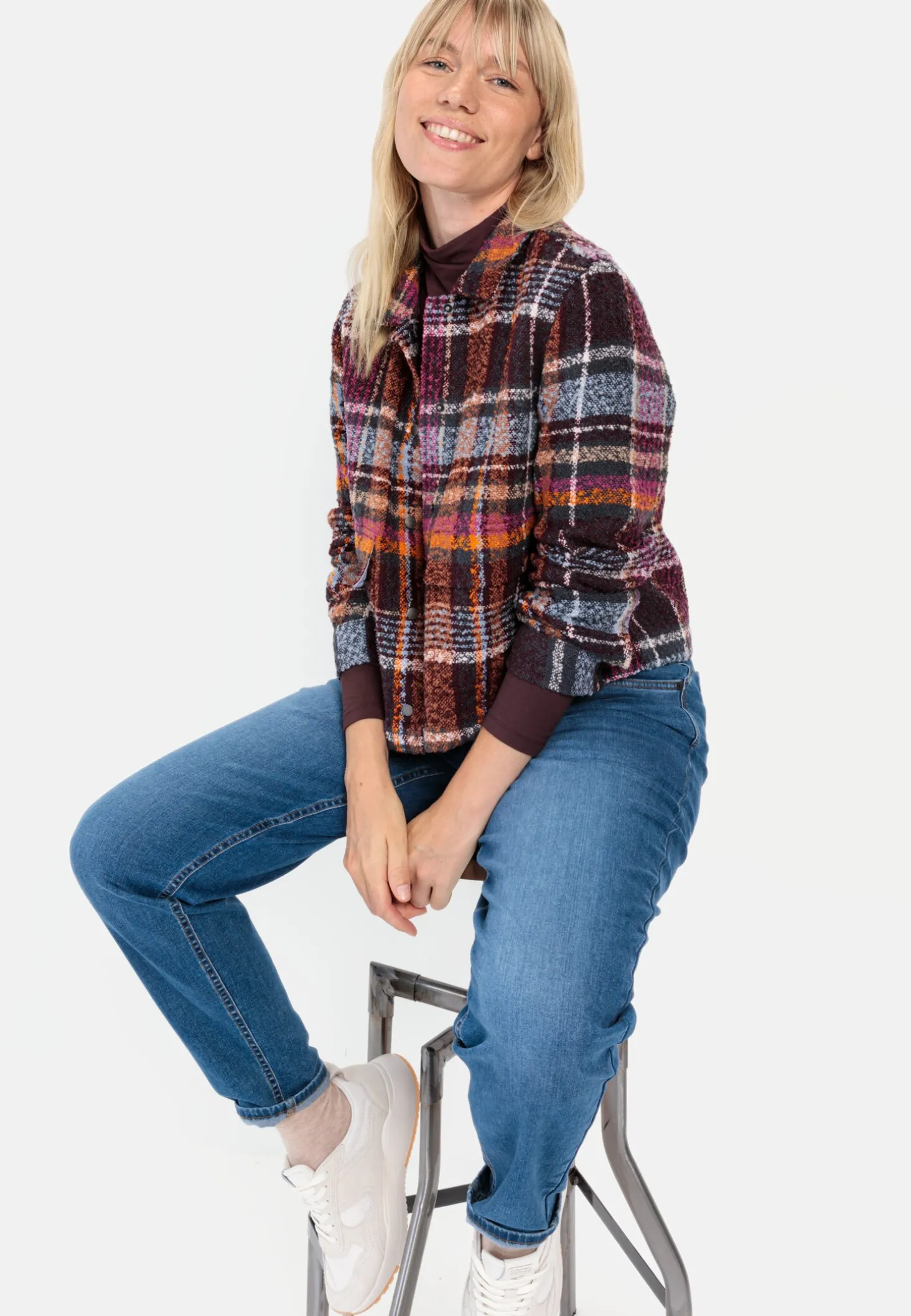 Kurze Jacke im Karomuster