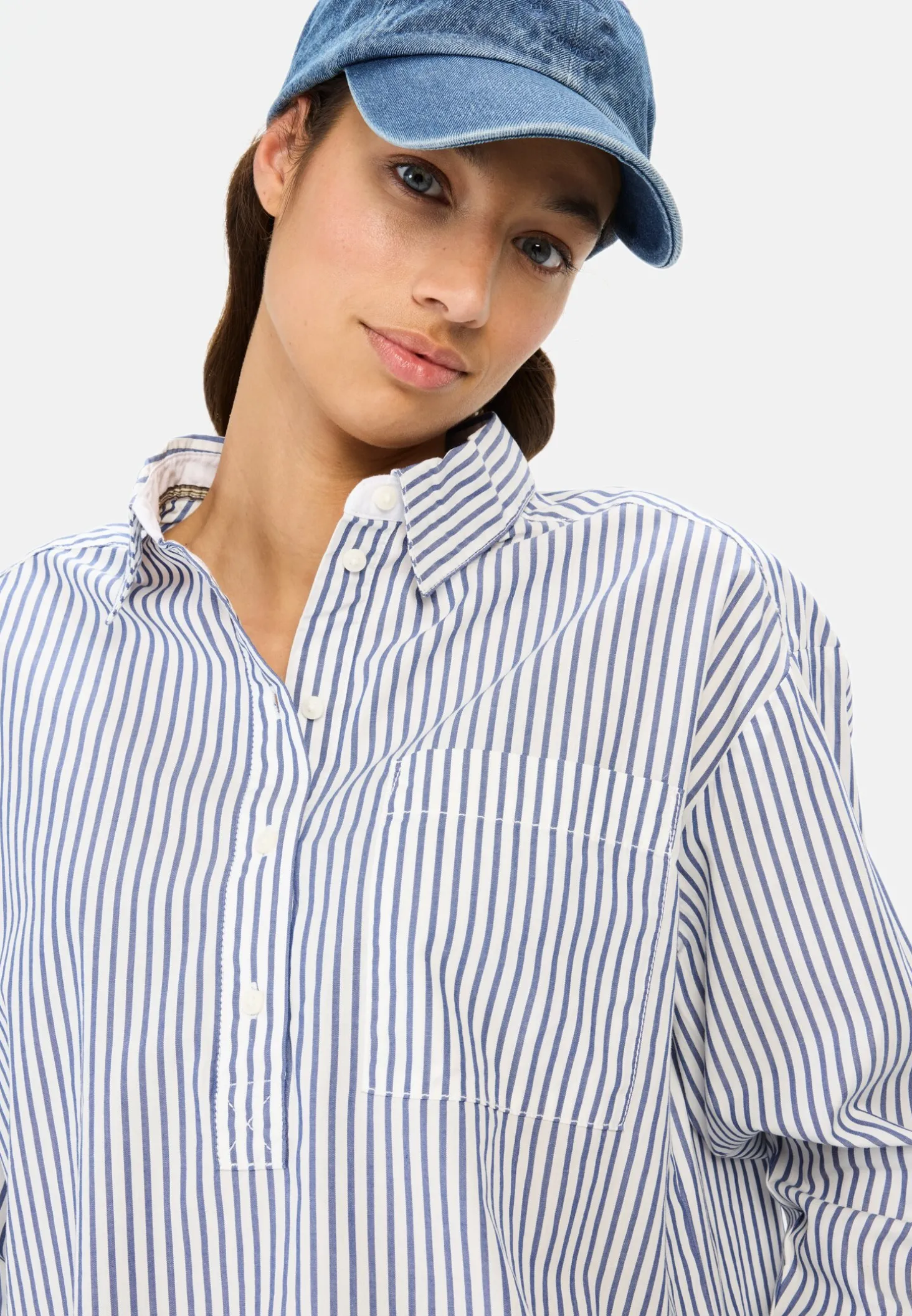 Langarm Bluse aus reiner Baumwolle mit Kentkragen und Brusttasche