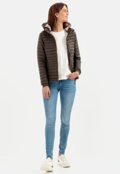 Leicht wattierte Steppjacke aus recyeltem Polyamid