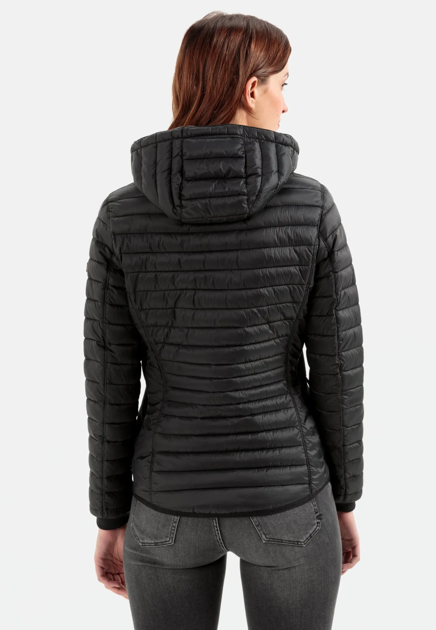 Leicht wattierte Steppjacke aus recyeltem Polyamid