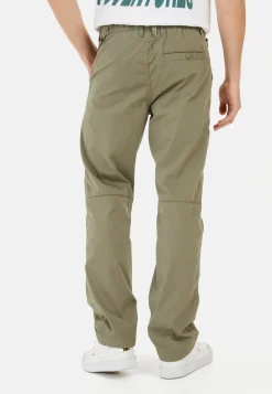 Leichte Chino im Relaxed Fit