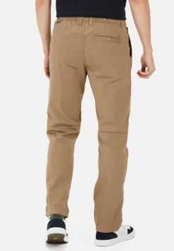Leichte Chino im Relaxed Fit