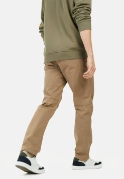 Leichte Chino im Relaxed Fit