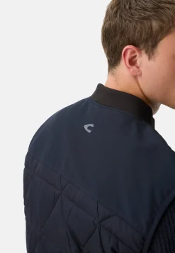 Leichte Weste aus wasserabweisendem Material
