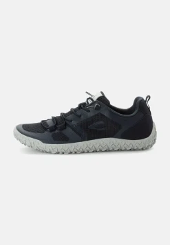 Leichter Sneaker mit griffiger Sohle