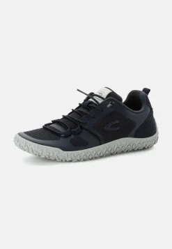 Leichter Sneaker mit griffiger Sohle
