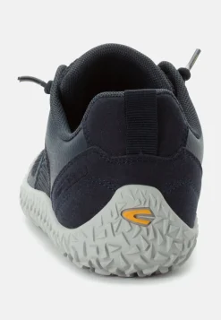 Leichter Sneaker mit griffiger Sohle