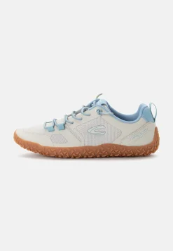 Leichter Sneaker mit griffiger Sohle