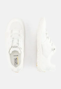 Leichter Sneaker mit griffiger Sohle