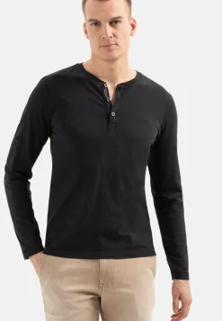 Leichtes Langarmshirt mit Henley Kragen aus Organic Cotton
