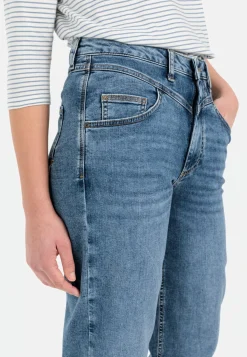 Mom Fit 5-Pocket Jeans