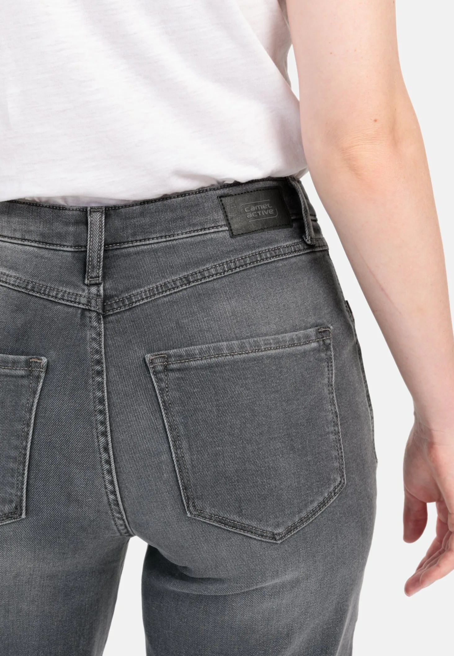 Mom Fit 5-Pocket Jeans