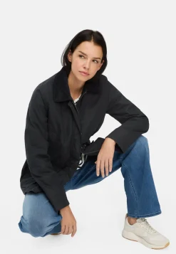 Outdoor Jacke mit abnehmbarer Kapuze und Kordkragen
