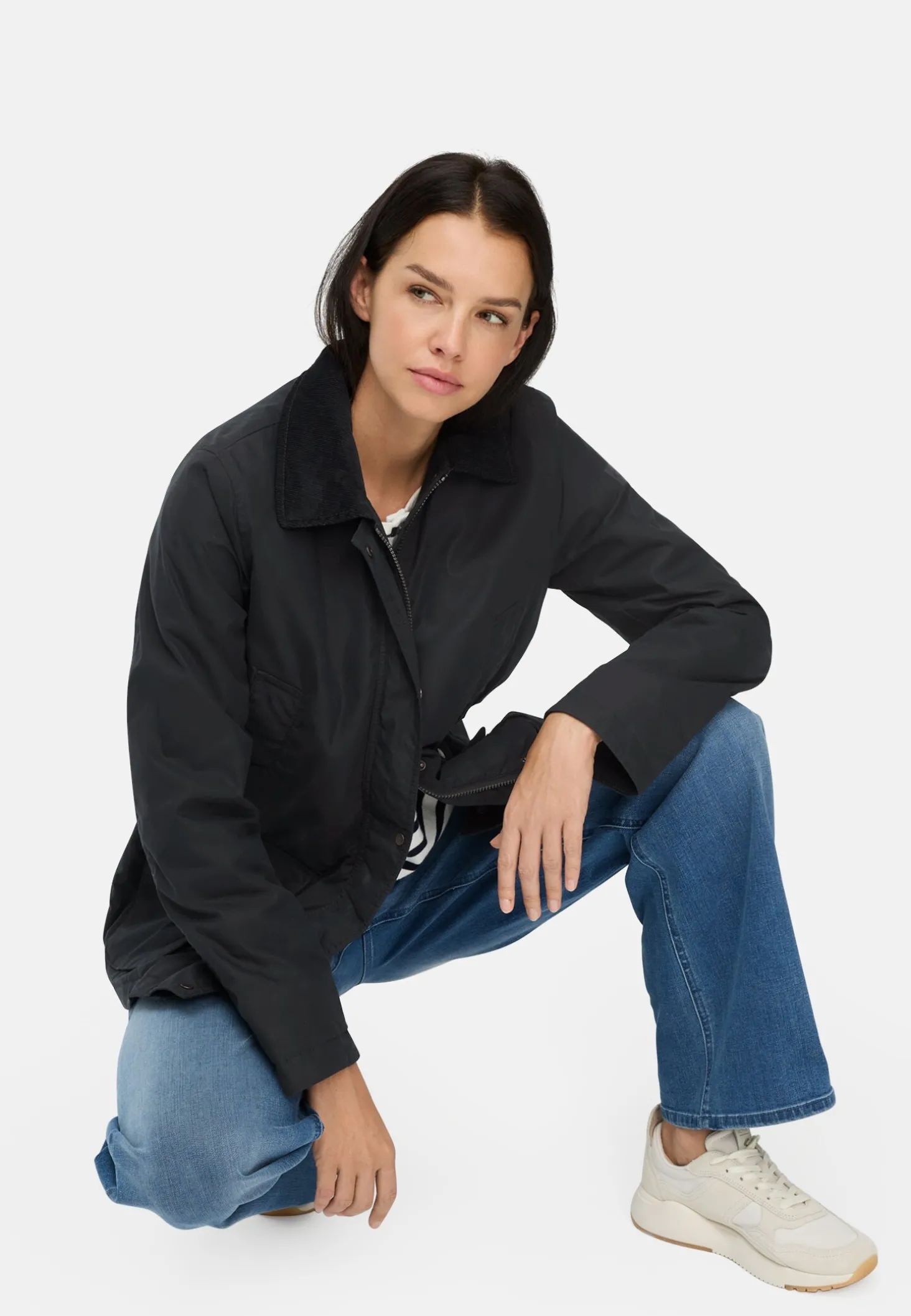 Outdoor Jacke mit abnehmbarer Kapuze und Kordkragen