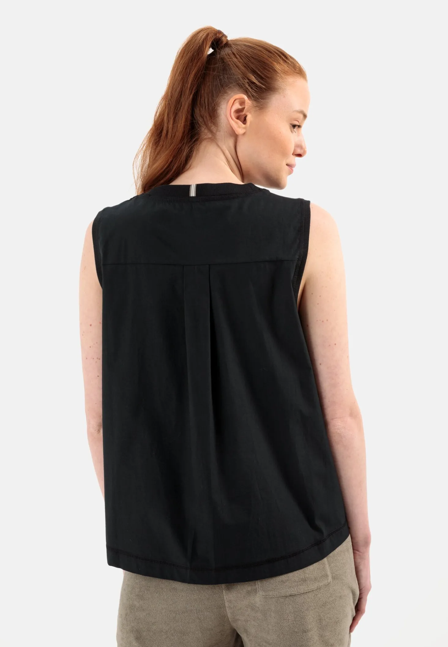 Ärmelloses T-Shirt mit Brusttasche