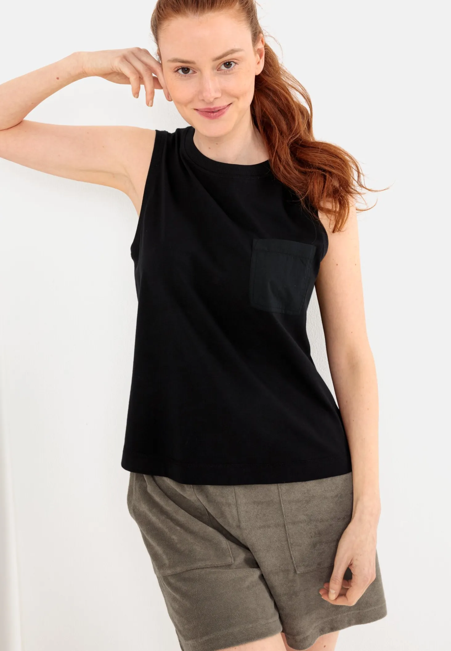 Ärmelloses T-Shirt mit Brusttasche