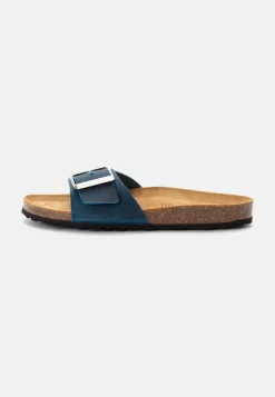 Sandalen mit Metallschnalle