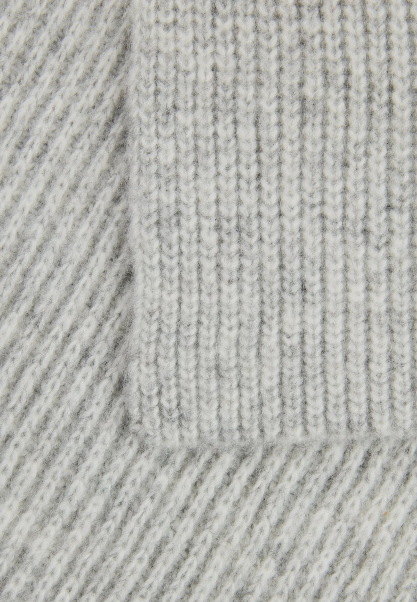 Schal aus weichem Materialmix