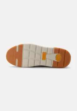 Sneaker aus Canvas mit Lederapplikationen