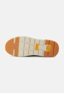 Sneaker aus Canvas mit Lederapplikationen
