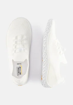 Sneaker aus einem Textilmix