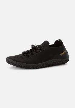 Sneaker aus einem Textilmix