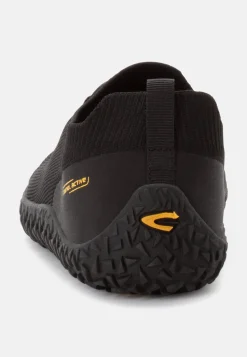 Sneaker aus einem Textilmix