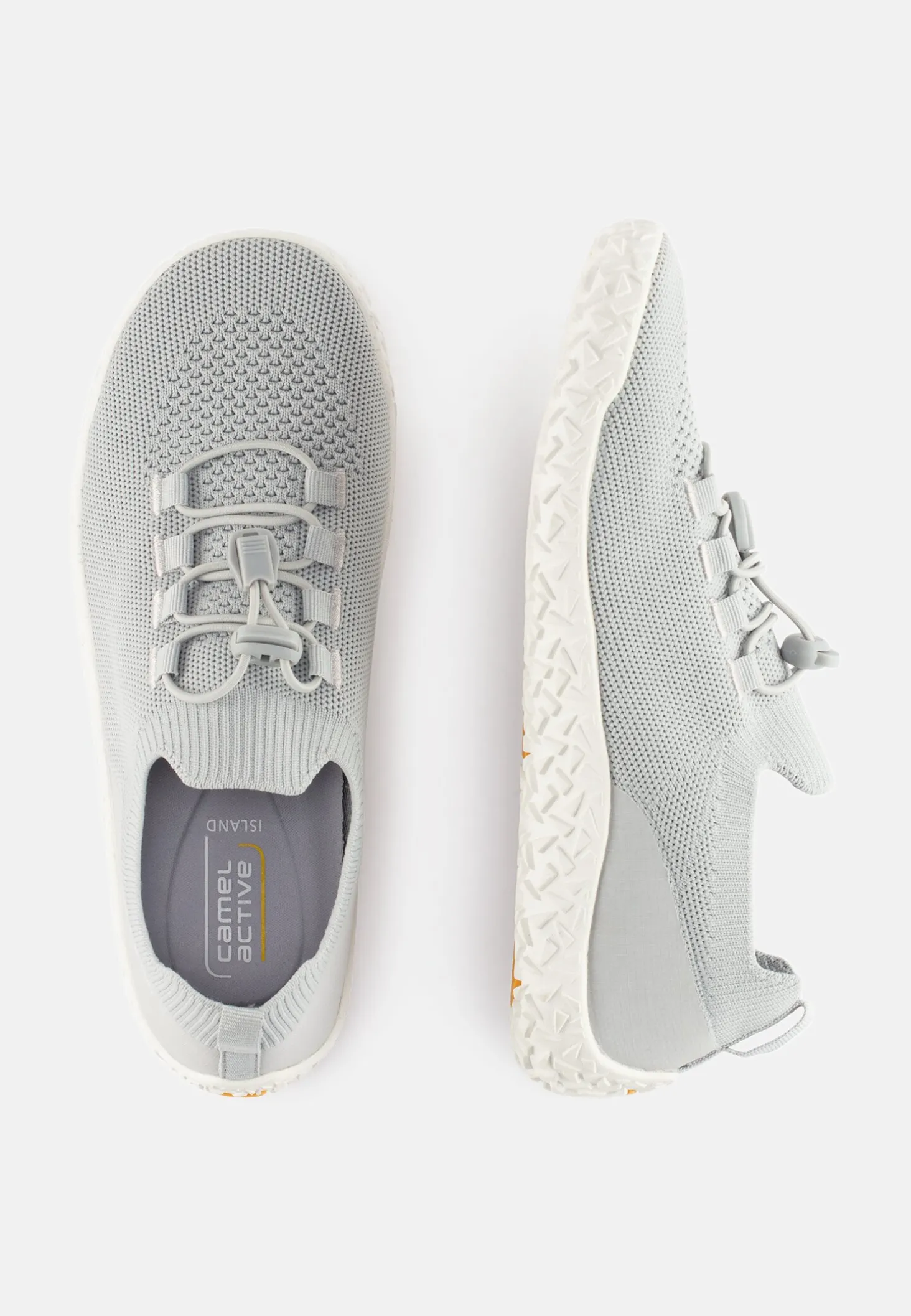 Sneaker aus einem Textilmix