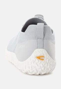 Sneaker aus einem Textilmix