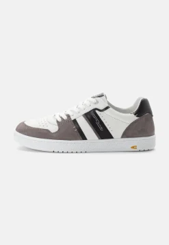 Sneaker aus Glatt- und Veloursleder
