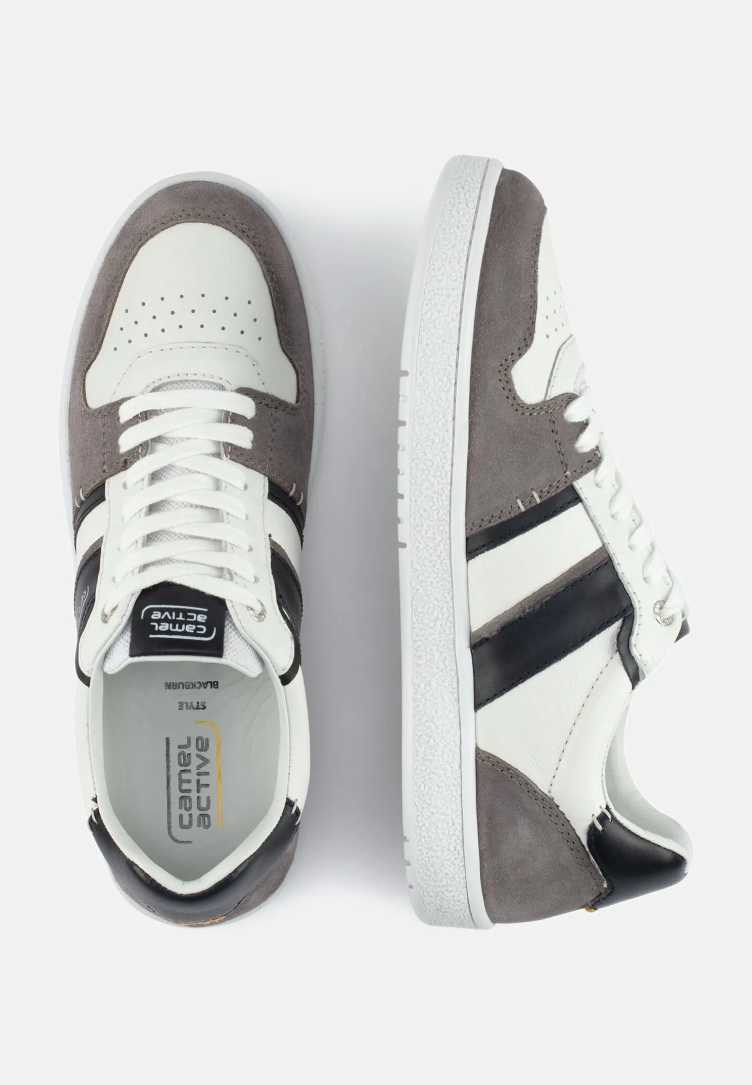 Sneaker aus Glatt- und Veloursleder
