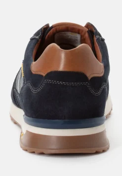 Sneaker aus Leder mit Textildetails