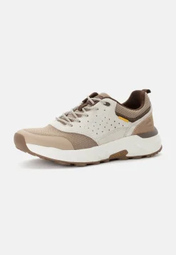Sneaker aus Nubukleder und Textil