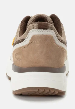 Sneaker aus Nubukleder und Textil