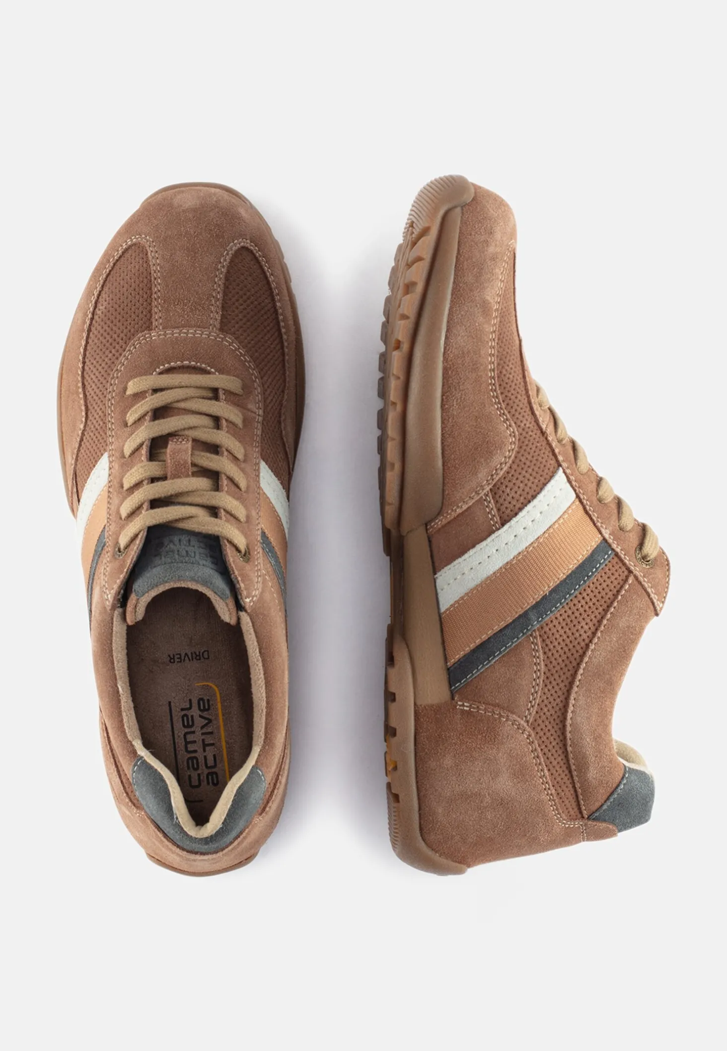 Sneaker aus Spaltleder mit Mikrofaserelementen