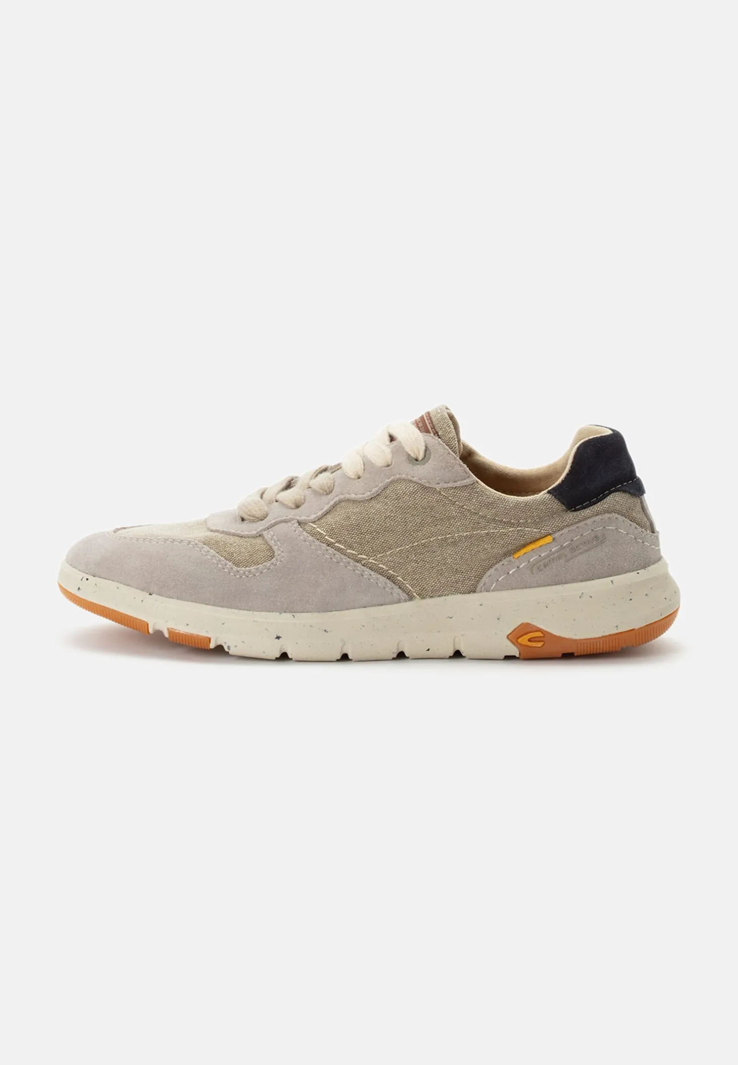 Sneaker aus Used Canvas und Spaltleder