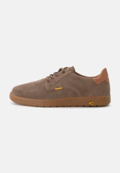 Sneaker aus Veloursleder
