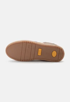 Sneaker aus Veloursleder