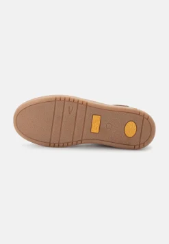 Sneaker aus Veloursleder