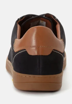 Sneaker aus Veloursleder