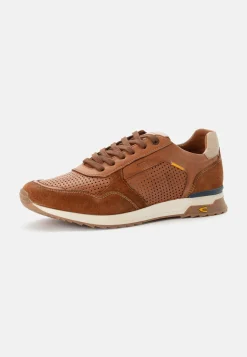 Sneaker mit atmungsaktiven Einsätzen